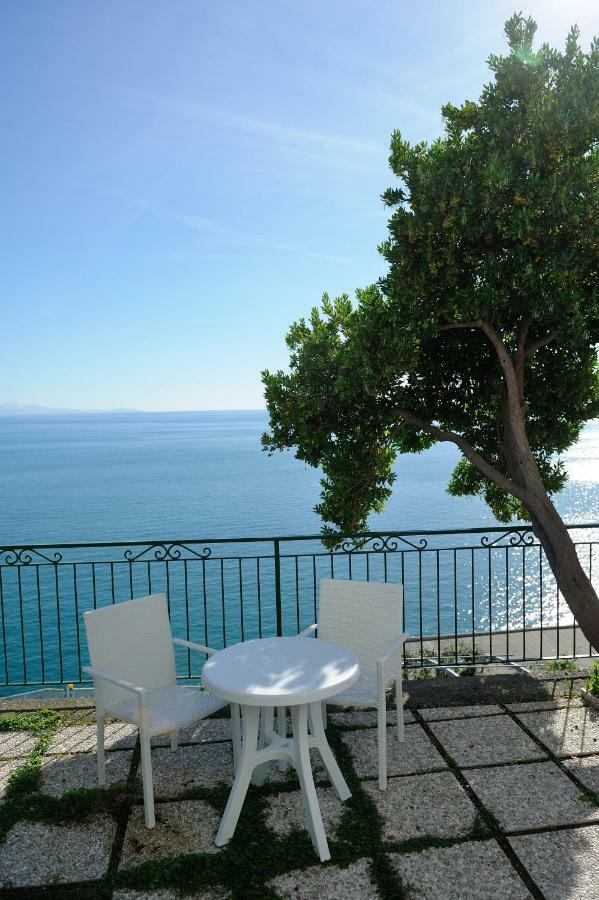 Amalfi Blue Flowers A Exterior foto